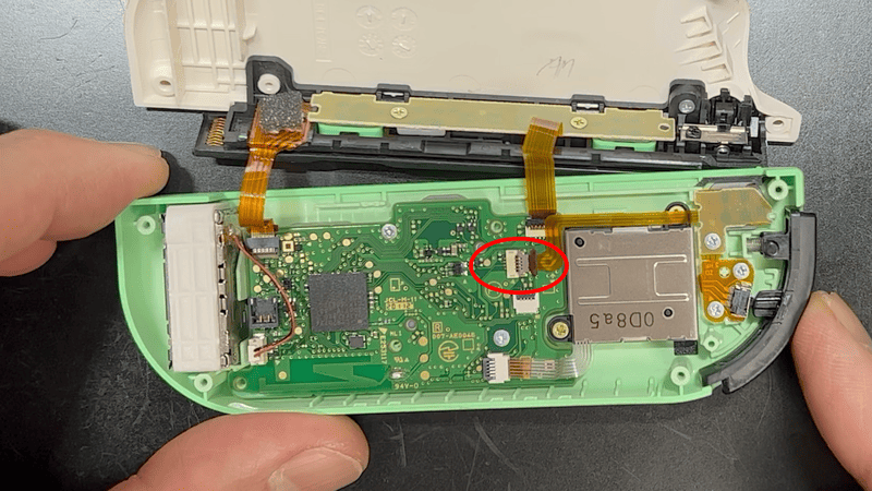 ジョイコンLボタンのフレックスケーブルを確認